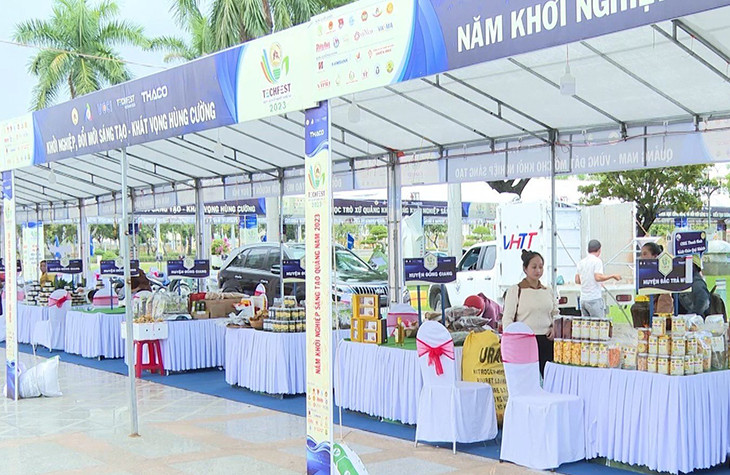 TechFest Quang Nam 2023 thu hút gần 300 gian trưng bày, giới thiệu gần 1.000 ý tưởng, sản phẩm khởi nghiệp.