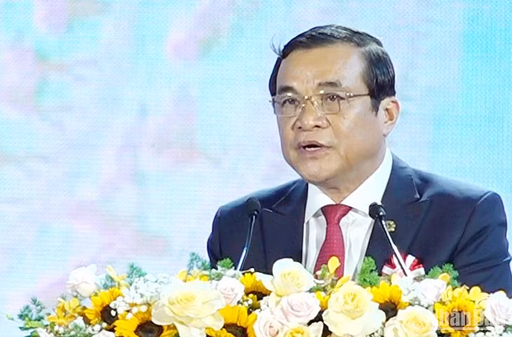 Đồng chí Phan Việt Cường, Ủy viên Trung ương Đảng, Bí thư Tỉnh ủy, Chủ tịch Hội đồng nhân dân tỉnh phát biểu chỉ đạo tại lễ kỷ niệm.