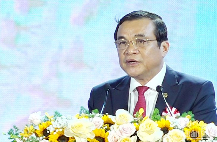 Đồng chí Phan Việt Cường, Ủy viên Trung ương Đảng, Bí thư Tỉnh ủy, Chủ tịch Hội đồng nhân dân tỉnh phát biểu chỉ đạo tại lễ kỷ niệm.