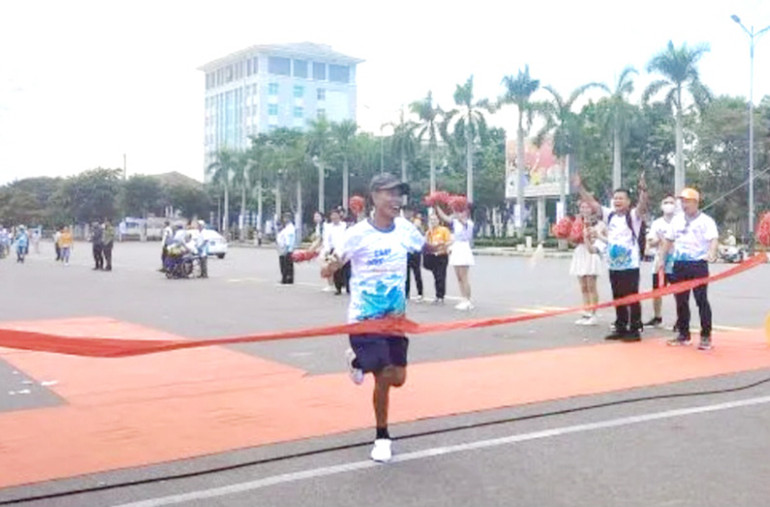 Tham gia chạy bộ nhằm góp phần nâng cao nhận thức của cộng đồng về người khuyết tật. Tham gia chạy bộ nhằm góp phần nâng cao nhận thức của cộng đồng về người khuyết tật.