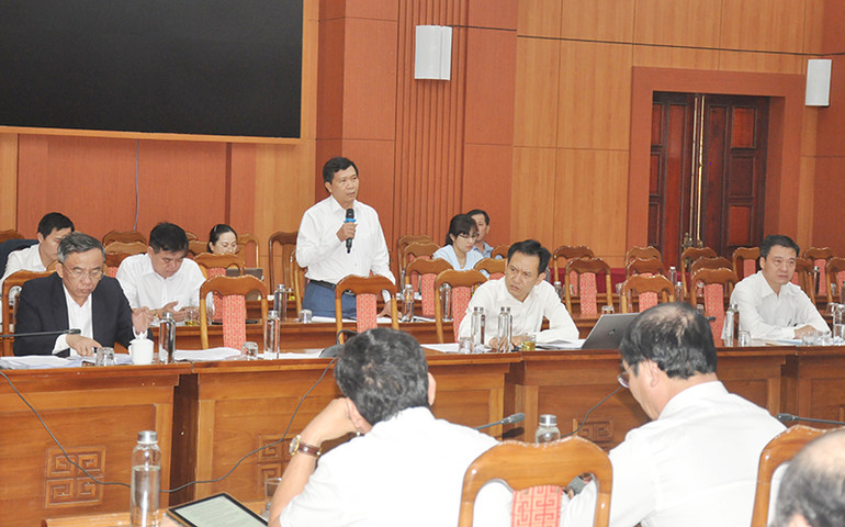 Các đại biểu tập trung thảo luận, nêu lên những tồn tại và các giải pháp khắc phục trong phát triển kinh tế-xã hội trong thời gian tới.