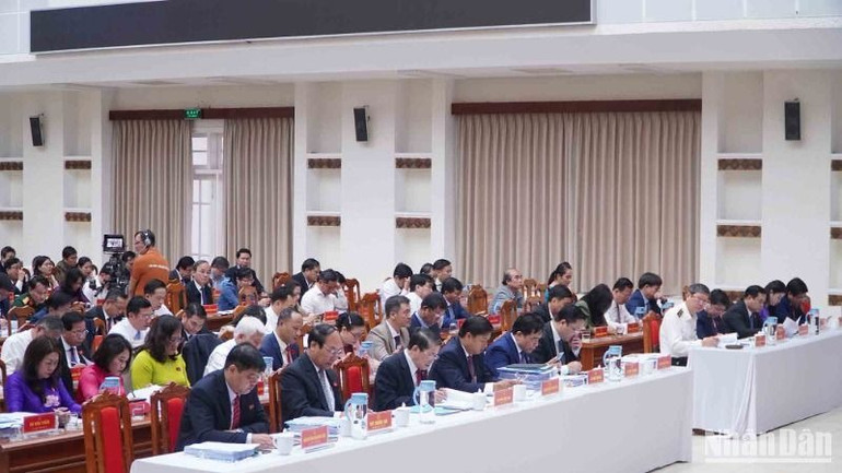 Các đại biểu tham dự kỳ họp thứ 28, Hội đồng nhân dân tỉnh Quảng Nam khóa 10.