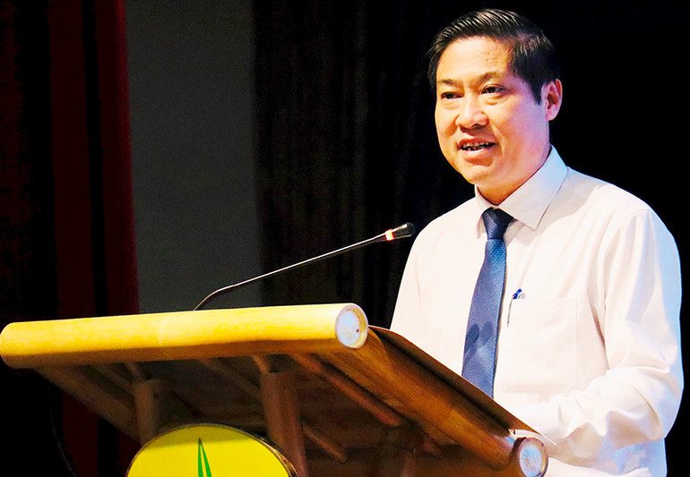 Phó Chủ tịch Thường trực Ủy ban nhân dân tỉnh Phan Thái Bình phát biểu tại hội thảo.