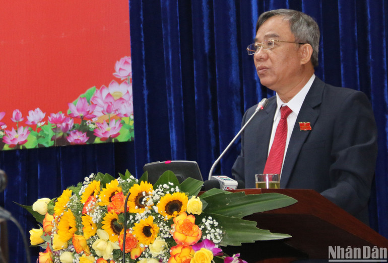 Phó Chủ tịch Hội đồng nhân dân tỉnh Trần Xuân Vinh phát biểu khai mạc kỳ họp thứ 25