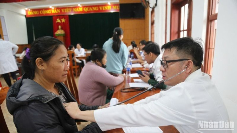 Khám chữa bệnh, phát thuốc miễn phí cho người dân khó khăn của huyện Bắc Trà My.