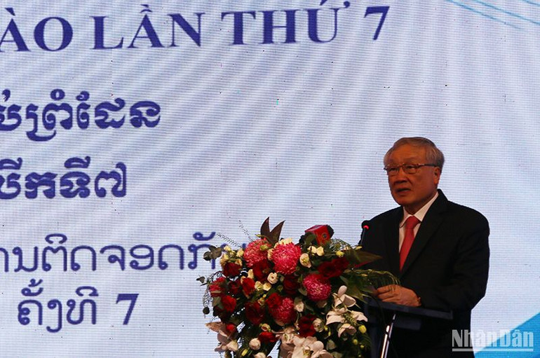 Đồng chí Nguyễn Hòa Bình phát biểu Hội nghị Tòa án các tỉnh biên giới Việt Nam, Campuchia và Lào lần thứ 7