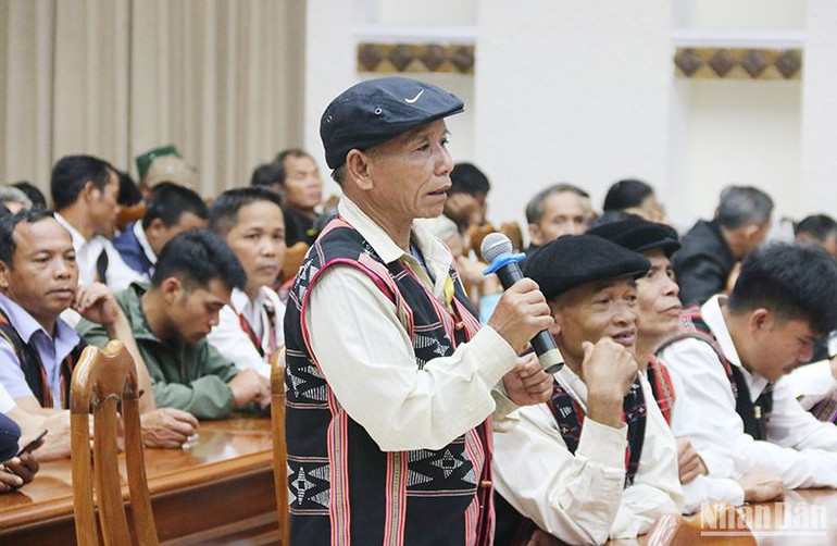 Người có uy tín trong đồng bào dân tộc thiểu số ở huyện Đông Giang đề nghị tỉnh Quảng Nam quan tâm hơn nữa đến việc đầu tư xây dựng kết cấu hạ tầng ở khu vực miền núi.