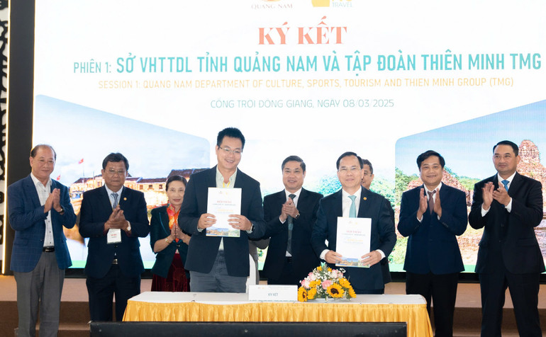 Lãnh đạo Sở Văn hóa, Thể thao và Du lịch Quảng Nam ký kết biên bản ghi nhớ liên kết, hợp tác phát triển du lịch.