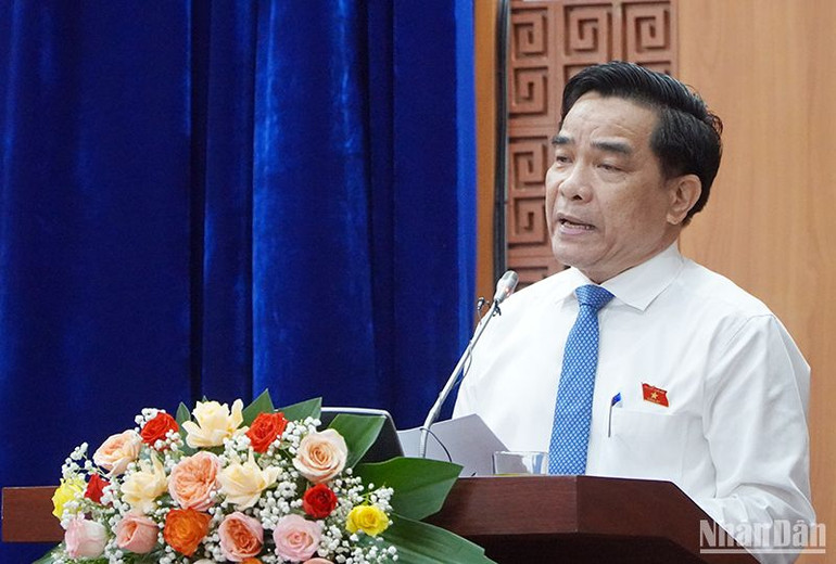 Đồng chí Lê Văn Dũng, Phó Bí thư Thường trực Tỉnh ủy, Trưởng Đoàn đại biểu Quốc hội tỉnh Quảng Nam được bầu làm Chủ tịch Ủy ban nhân dân tỉnh Quảng Nam nhiệm kỳ 2021-2026. Đồng chí Lê Văn Dũng, Phó Bí thư Thường trực Tỉnh ủy, Trưởng Đoàn đại biểu Quốc hội tỉnh Quảng Nam được bầu làm Chủ tịch Ủy ban nhân dân tỉnh Quảng Nam nhiệm kỳ 2021-2026.