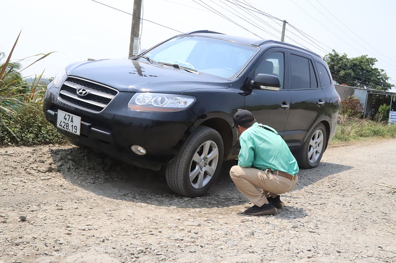 [Ảnh] Tuyến đường quan trọng nối 2 quốc lộ ở Đắk Lắk bị hư hỏng nghiêm trọng ảnh 5