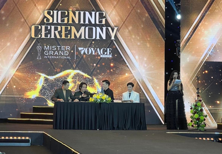 Đại diện đoàn chủ tịch Mister Grand International và đơn vị tổ chức Mister Grand International 2023 tại Việt Nam - Voyage Group ký kết hợp tác.