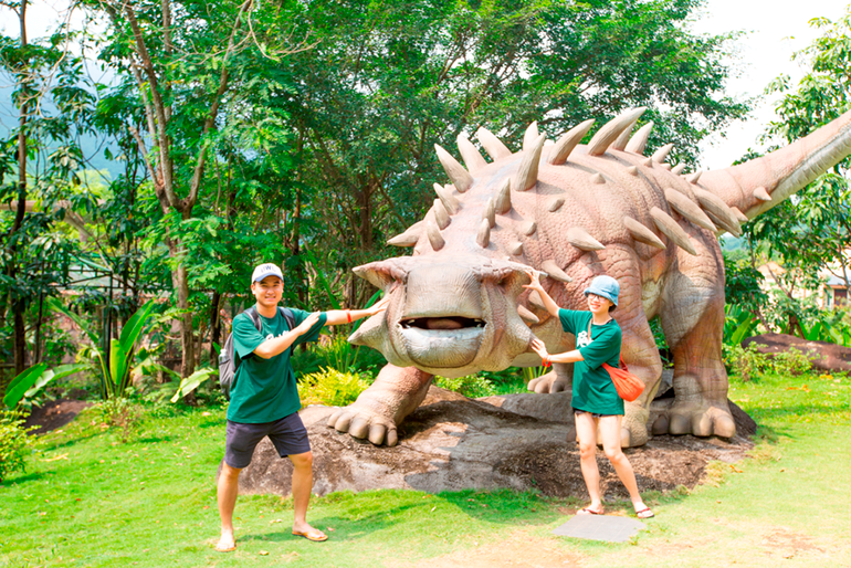Công viên khủng long cũng là điểm chụp ảnh cực đẹp, để ghi lại những khoảnh khắc hạnh phúc bên người thân, bạn bè. Công viên khủng long cũng là điểm chụp ảnh cực đẹp, để ghi lại những khoảnh khắc hạnh phúc bên người thân, bạn bè.