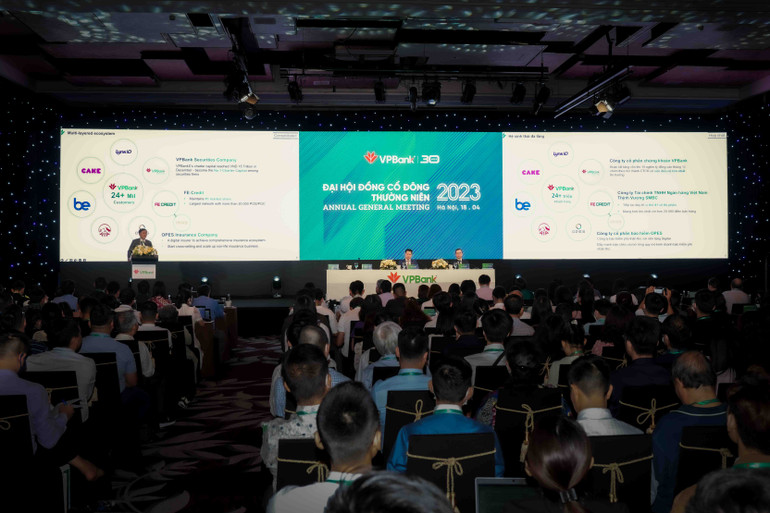 Các đại biểu tham dự Đại hội đồng cổ đông của VPBank.