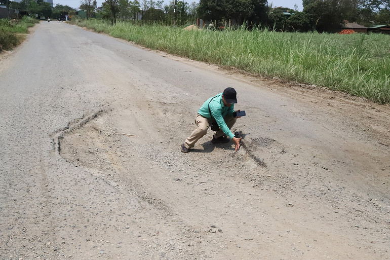 [Ảnh] Tuyến đường quan trọng nối 2 quốc lộ ở Đắk Lắk bị hư hỏng nghiêm trọng ảnh 4