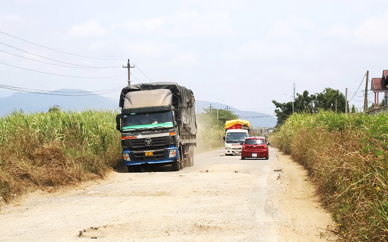 [Ảnh] Tuyến đường quan trọng nối 2 quốc lộ ở Đắk Lắk bị hư hỏng nghiêm trọng ảnh 7