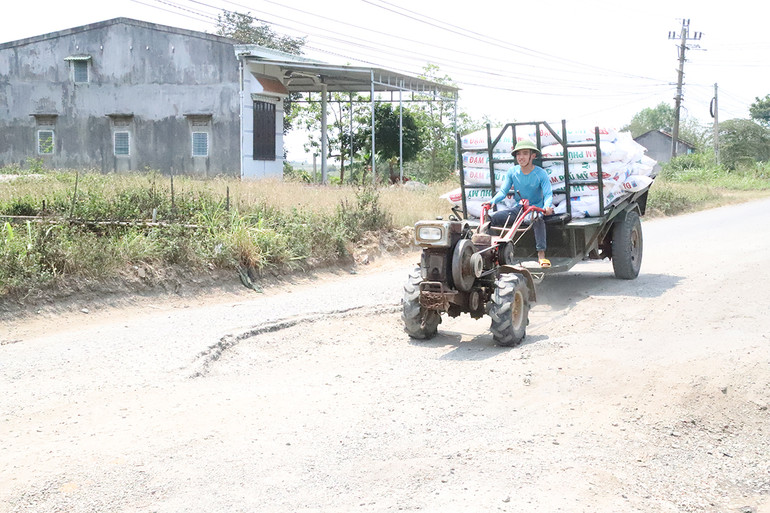 [Ảnh] Tuyến đường quan trọng nối 2 quốc lộ ở Đắk Lắk bị hư hỏng nghiêm trọng ảnh 9