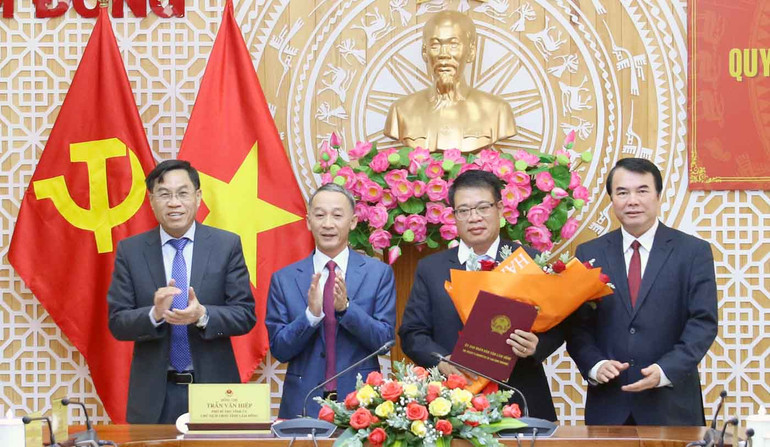 Chủ tịch và các Phó Chủ tịch UBND tỉnh Lâm Đồng, nhiệm kỳ 2021-2026. Chủ tịch và các Phó Chủ tịch UBND tỉnh Lâm Đồng, nhiệm kỳ 2021-2026.