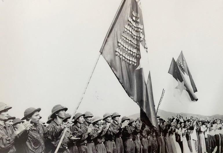 Quân dân Quảng Trị dự mít-tinh chào đón Chủ tịch Cuba Fidel Castro. (Ảnh Tư liệu)