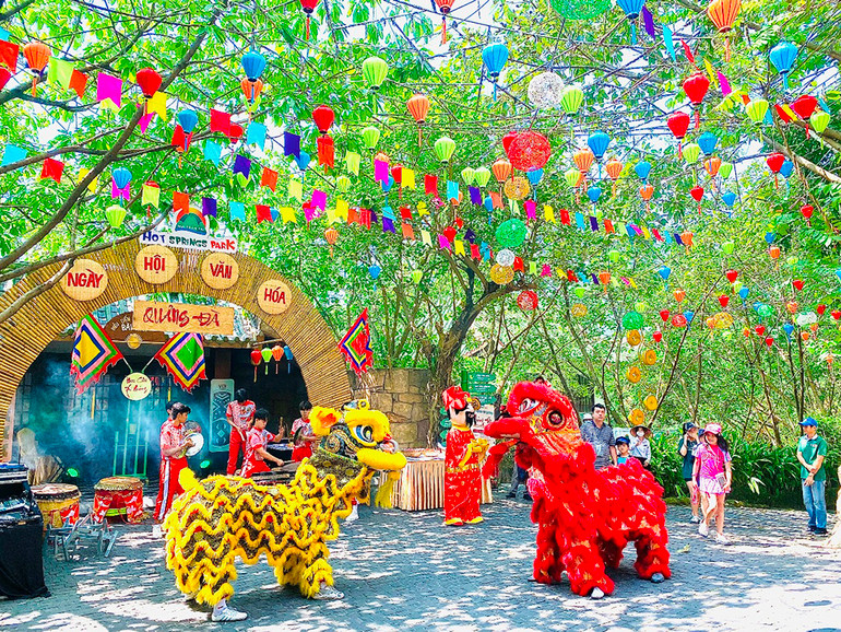 Múa Lân-Sư-Rồng. Múa Lân-Sư-Rồng.