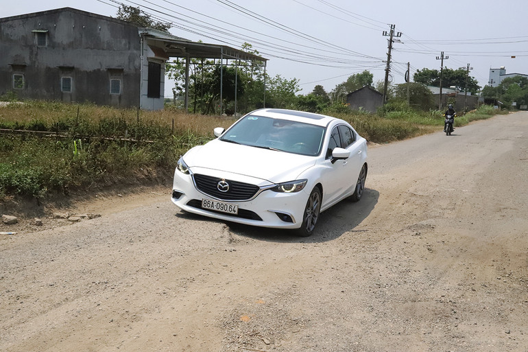 [Ảnh] Tuyến đường quan trọng nối 2 quốc lộ ở Đắk Lắk bị hư hỏng nghiêm trọng ảnh 8