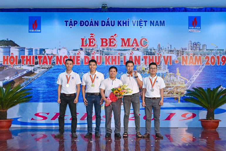 Đội tuyển Vận hành khai thác VSP tham gia Hội thi tay nghề Dầu khí PVN năm 2019. Đội tuyển Vận hành khai thác VSP tham gia Hội thi tay nghề Dầu khí PVN năm 2019.