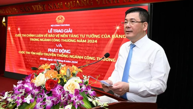 Bộ trưởng Nguyễn Hồng Diên phát biểu tại buổi lễ.