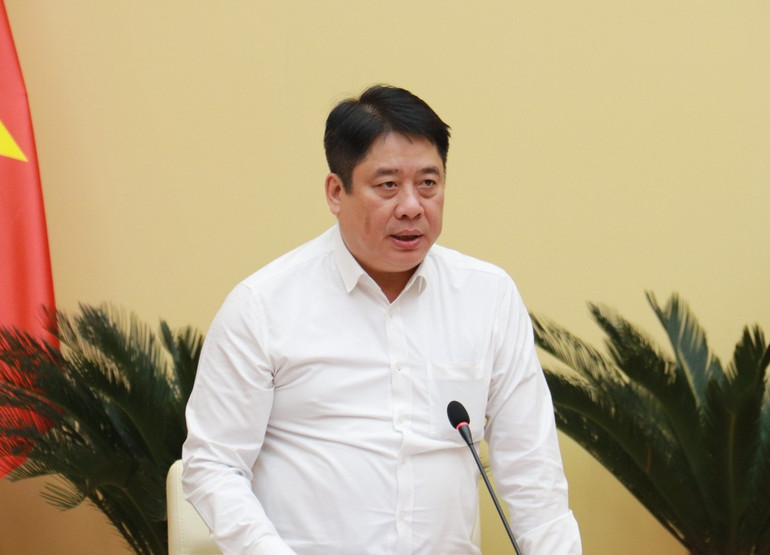 Tổng Giám đốc EVN Nguyễn Anh Tuấn báo cáo tại cuộc họp.