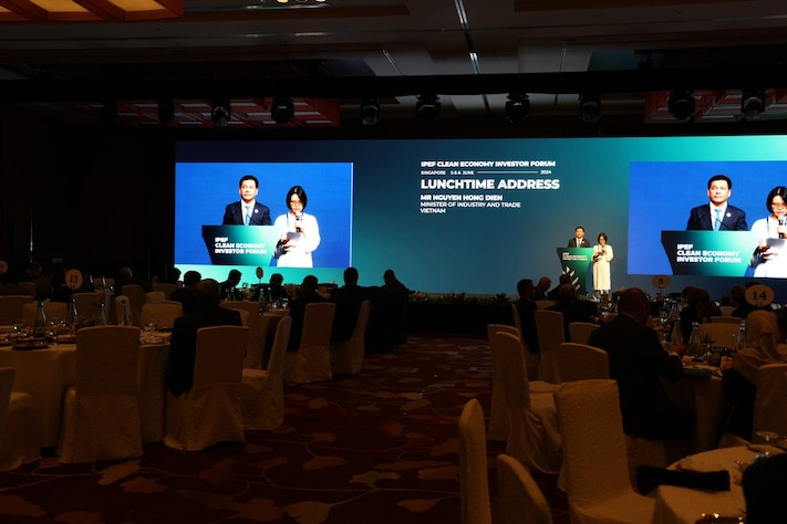 Bộ trưởng Nguyễn Hồng Diên phát biểu tại Diễn đàn Đầu tư kinh tế sạch.