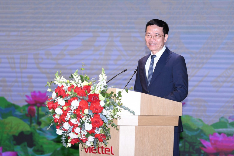 Bộ trưởng Thông tin và Truyền thông Nguyễn Mạnh Hùng phát biểu ý kiến chỉ đạo Hội nghị Bộ trưởng Thông tin và Truyền thông Nguyễn Mạnh Hùng phát biểu ý kiến chỉ đạo Hội nghị