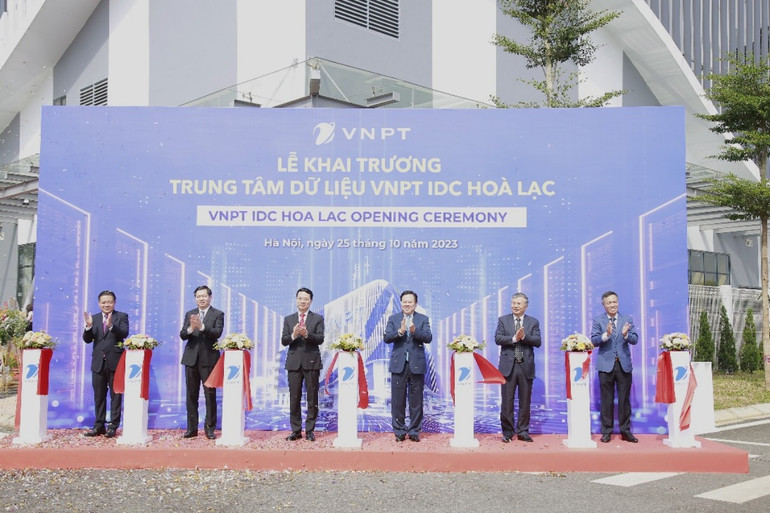 Lễ khai trương VNPT IDC Hòa Lạc tổ chức ngày 25/10/2023. Lễ khai trương VNPT IDC Hòa Lạc tổ chức ngày 25/10/2023.