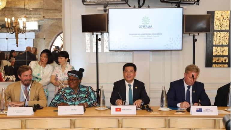 Bộ trưởng Nguyễn Hồng Diên phát biểu tại Hội nghị. Bộ trưởng Nguyễn Hồng Diên phát biểu tại Hội nghị.