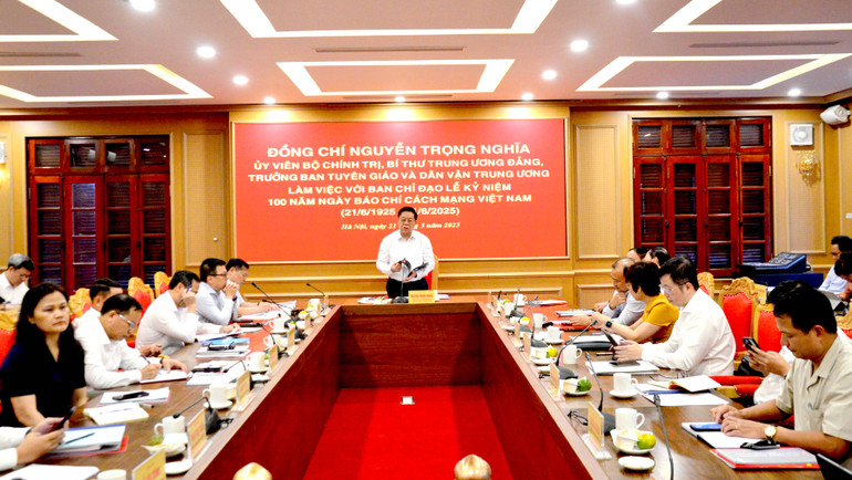 Quang cảnh buổi làm việc. (Ảnh: PHẠM CƯỜNG) Quang cảnh buổi làm việc. (Ảnh: PHẠM CƯỜNG)