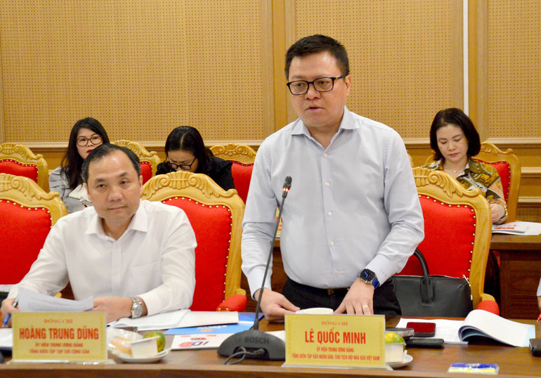 Đồng chí Lê Quốc Minh, Ủy viên Trung ương Đảng, Tổng Biên tập Báo Nhân Dân, Phó Trưởng Ban Tuyên giáo và Dân vận Trung ương, Chủ tịch Hội Nhà báo Việt Nam phát biểu tại buổi làm việc. (Ảnh: PHẠM CƯỜNG) Đồng chí Lê Quốc Minh, Ủy viên Trung ương Đảng, Tổng Biên tập Báo Nhân Dân, Phó Trưởng Ban Tuyên giáo và Dân vận Trung ương, Chủ tịch Hội Nhà báo Việt Nam phát biểu tại buổi làm việc. (Ảnh: PHẠM CƯỜNG)