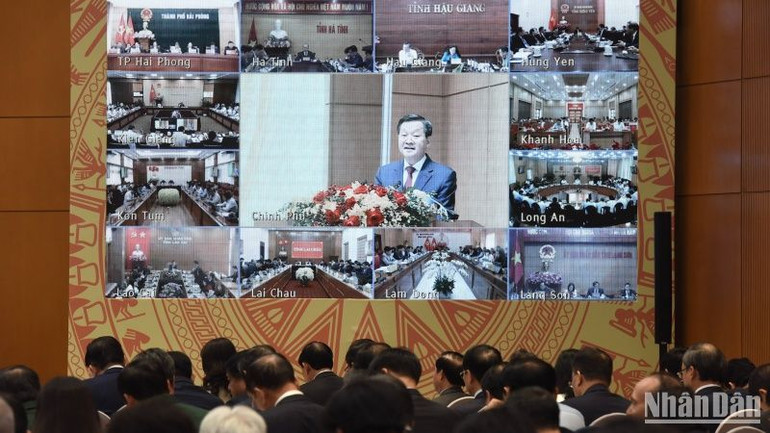 Hội nghị diễn ra dưới hình thức trực tiếp tại Văn phòng Chính phủ và trực tuyến đến các địa phương. Hội nghị diễn ra dưới hình thức trực tiếp tại Văn phòng Chính phủ và trực tuyến đến các địa phương.