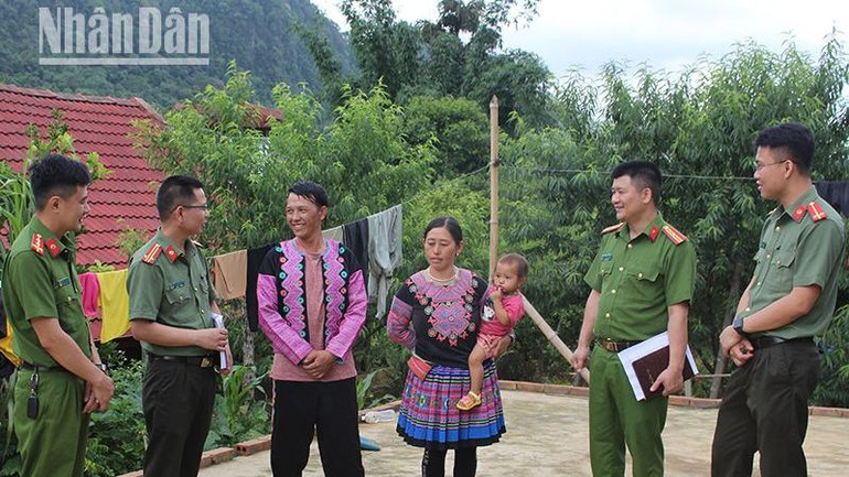 Lực lượng Công an xã Lóng Luông, huyện Vân Hồ thường xuyên bám nắm địa bàn.