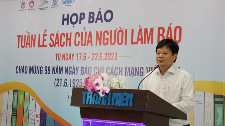 Nhà báo Trần Trọng Dũng, Phó Chủ tịch Hội Nhà báo Việt Nam, Trưởng Ban Tổ chức phát biểu tại cuộc họp báo.