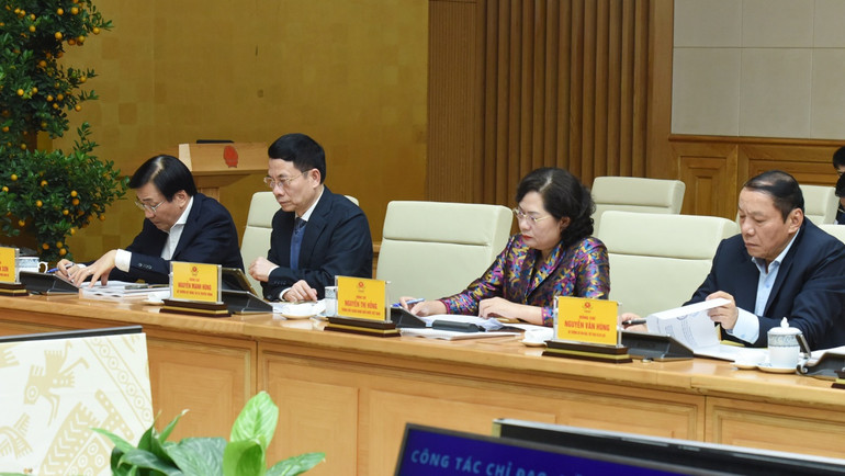 Các thành viên Ban Chỉ đạo cải cách hành chính của Chính phủ tham dự phiên họp.