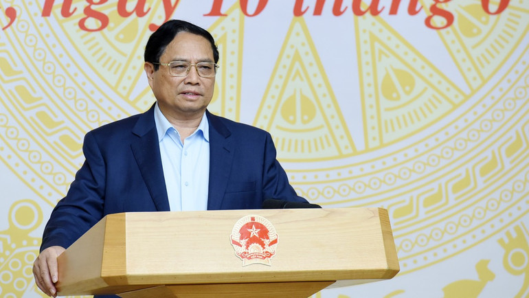 Theo Thủ tướng, trong thời gian tới, để hoàn thành thắng lợi các mục tiêu chuyển đổi số quốc gia đến năm 2025, nhiệm vụ đặt ra cho chúng ta là hết sức nặng nề nhưng vô cùng quan trọng và không kém phần vẻ vang.