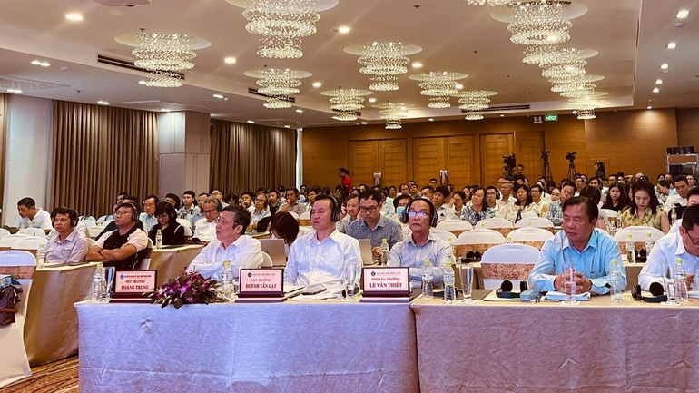 Toàn cảnh hội nghị phát triển sản xuất và sử dụng thuốc bảo vệ thực vật sinh học. Toàn cảnh hội nghị phát triển sản xuất và sử dụng thuốc bảo vệ thực vật sinh học.