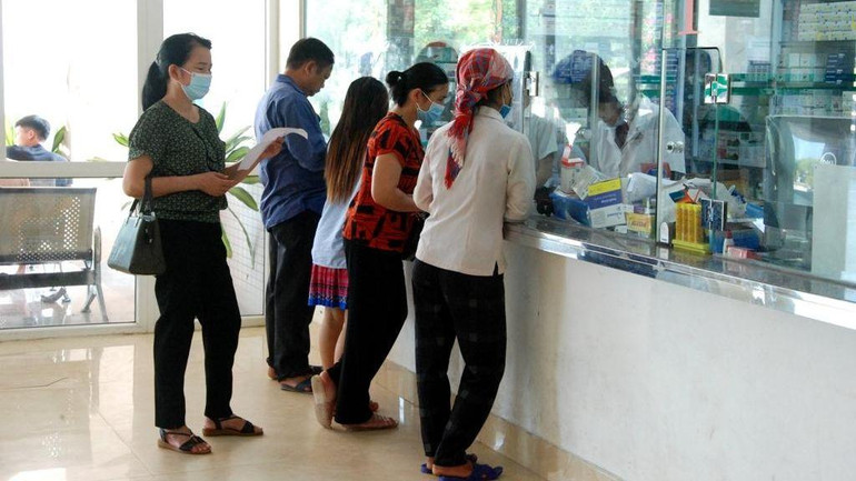 Cấp thuốc theo thẻ bảo hiểm y tế ở Bệnh viện đa khoa tỉnh Lào Cai.