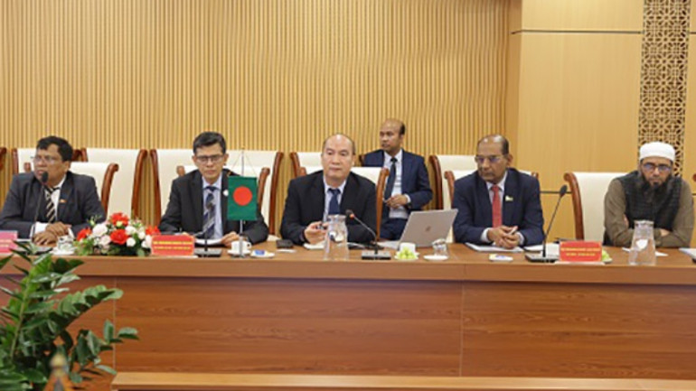 Bộ trưởng Nội các Bangladesh Mohammad Mahbub Hossain cùng đoàn công tác tại buổi làm việc. (Ảnh: Tâm Trung)