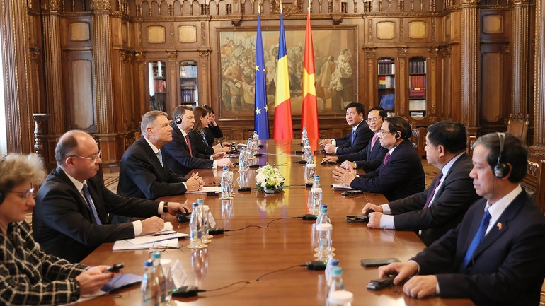 Quang cảnh buổi hội kiến giữa Thủ tướng Phạm Minh Chính và Tổng thống Klaus Iohannis. (Ảnh: Nhật Bắc)