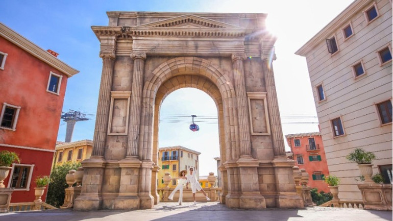 Thị trấn Hoàng Hôn khiến du khách như lạc vào vùng Amalfi miền Địa Trung Hải. Thị trấn Hoàng Hôn khiến du khách như lạc vào vùng Amalfi miền Địa Trung Hải.