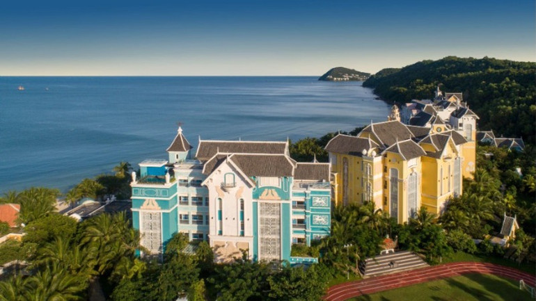 “Trường đại học” JW Marriott Phu Quoc Emerald Bay thường khiến du khách thích thú với chủ đề độc đáo. “Trường đại học” JW Marriott Phu Quoc Emerald Bay thường khiến du khách thích thú với chủ đề độc đáo.