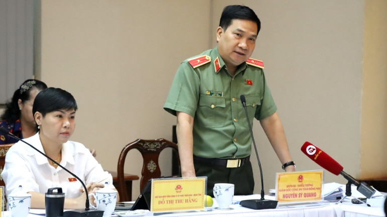 Thiếu tướng Nguyễn Sỹ Quang, Giám đốc Công an tỉnh phát biểu ý kiến.