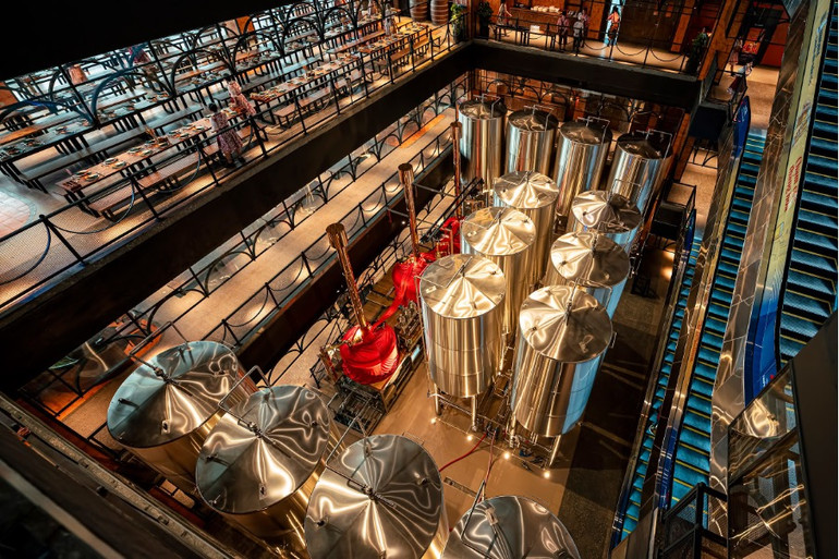 Cận cảnh hệ thống thiết bị hiện đại tại Ba Na Brew House. Cận cảnh hệ thống thiết bị hiện đại tại Ba Na Brew House.