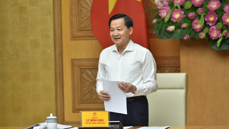 Phó Thủ tướng Lê Minh Khái: Bảo đảm cung cầu hàng hóa, chuẩn bị đầy đủ nguồn hàng nhằm bảo đảm đáp ứng kịp thời nhu cầu của người dân, nhất là các mặt hàng thiết yếu. (Ảnh VGP/Quang Thương)