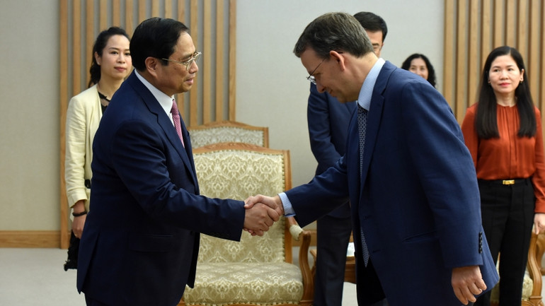 Thủ tướng Phạm Minh Chính với các thành viên Đoàn tham vấn Điều IV của Quỹ Tiền tệ Quốc tế.