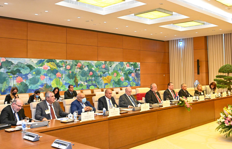 Thủ tướng Cộng hòa Cuba Manuel Marrero Cruz và thành viên Đoàn đại biểu Cuba tại buổi hội kiến.