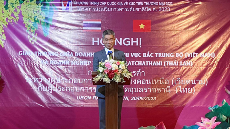 Tổng Lãnh sự Việt Nam tại Khon Kaen Chu Đức Dũng phát biểu tại hội nghị. Tổng Lãnh sự Việt Nam tại Khon Kaen Chu Đức Dũng phát biểu tại hội nghị.